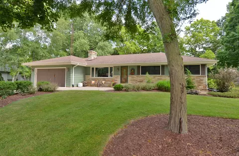 4843 Vrana, Racine, WI 53405