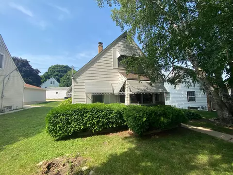 7112 W Dreyer, West Allis, WI 53219