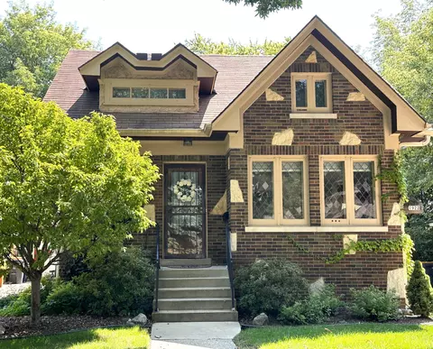 1920 N 86th #1922, Wauwatosa, WI 53226