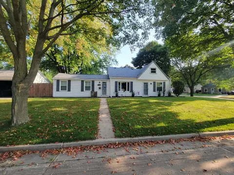 904 S 104th, West Allis, WI 53214