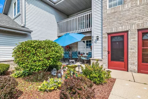 921 Quinlan #D, Pewaukee, WI 53072