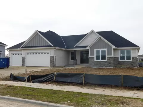 329 Hummingbird, Grafton, WI 53024