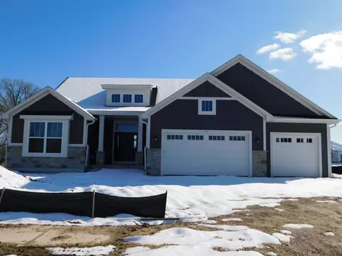 301 Hummingbird, Grafton, WI 53024