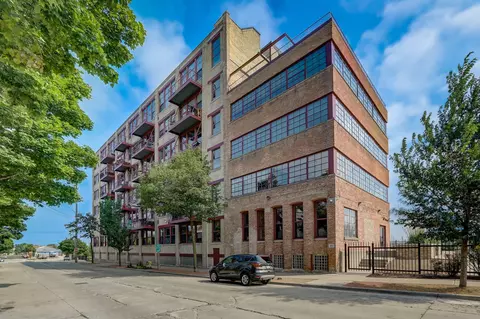 215 W Maple #310, Milwaukee, WI 53204