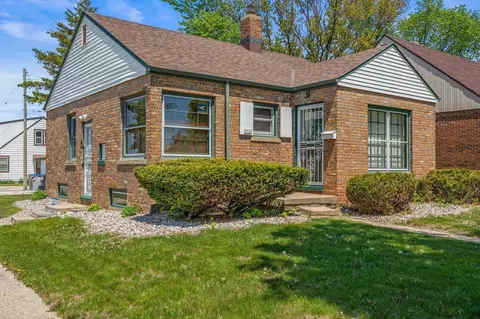 2930 W Roosevelt, Milwaukee, WI 53216
