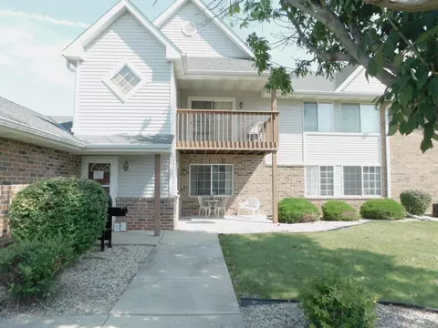 205 W Aspen #6, Oak Creek, WI 53154