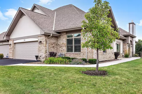 7530 W Tuckaway Pnes, Franklin, WI 53132