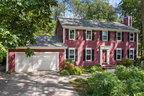 14620 W Crest Vw, New Berlin, WI 53151