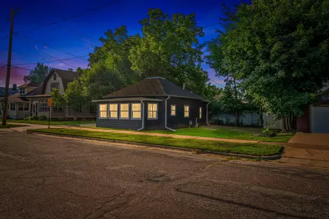 1214 Park, La Crosse, WI 54601