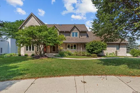 2606 Wensley, Waukesha, WI 53188