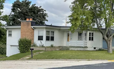 1016 Perry, Watertown, WI 53098