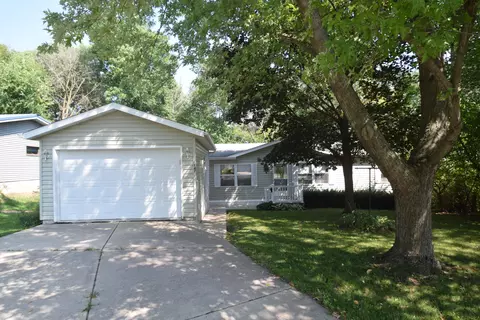 147 Serenity Oaks, Watertown, WI 53098