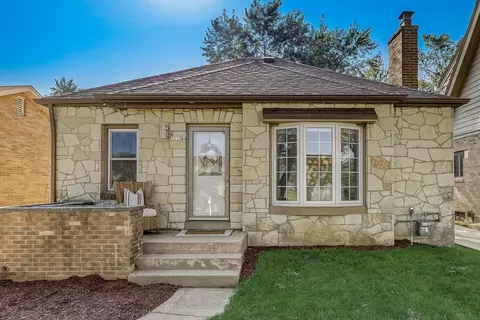 2235 N 114th, Wauwatosa, WI 53226