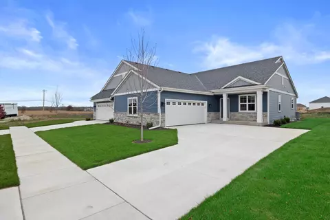 1586 Weston Rdg, Oconomowoc, WI 53066