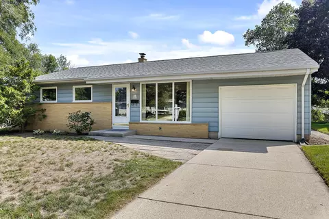 w63n326 Hillcrest, Cedarburg, WI 53012
