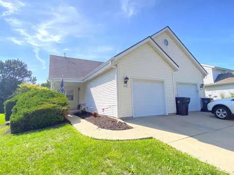 2032 Madera #2034, Waukesha, WI 53189