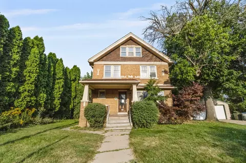 3214 S Kinnickinnic, Milwaukee, WI 53207