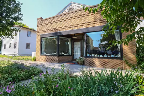 911 Adams, La Crosse, WI 54601