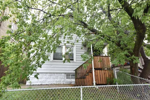 1409 W Greenfield, Milwaukee, WI 53204