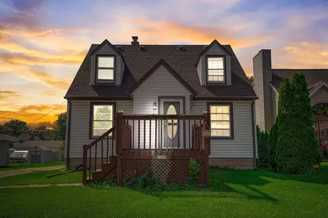 3159 S 105th, West Allis, WI 53227
