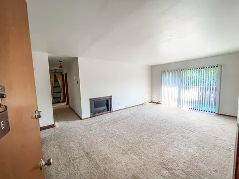 6050 W Calumet #201, Milwaukee, WI 53223