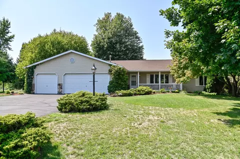 1141 Greenway, Farmington, WI 53090