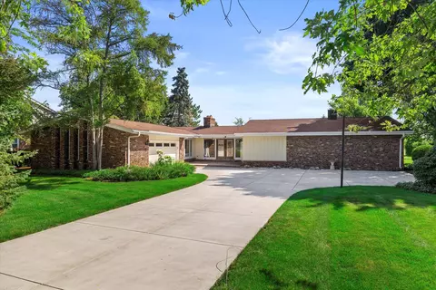 3611 W W Hvn, Mequon, WI 53092