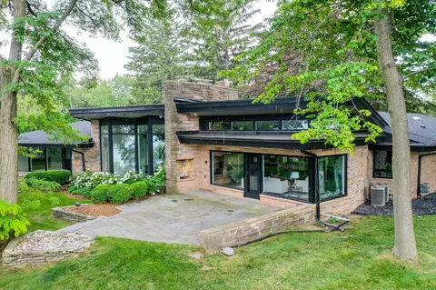 9600 N Lk, Bayside, WI 53217