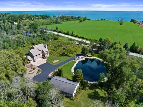 957 Lake Shr, Grafton, WI 53024