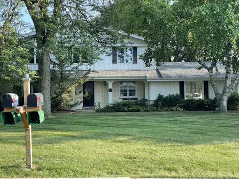 18095 St James, Brookfield, WI 53045