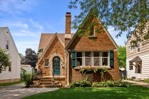 2445 N 84th, Wauwatosa, WI 53226