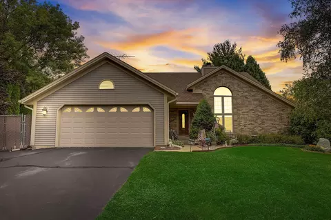 w250s8975 Center, Big Bend, WI 53103