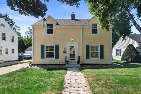 429 Shoreland, Racine, WI 53402