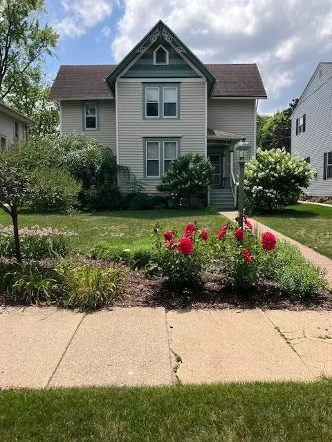 143 W Laflin, Waukesha, WI 53186