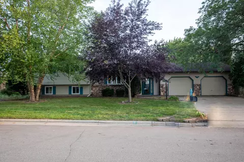 1212 Pinecrest Ln, Onalaska, WI 54650