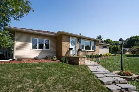 1404 Sherwood, West Bend, WI 53090