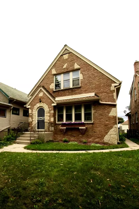 6662 W Moltke, Milwaukee, WI 53210