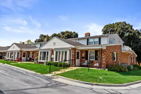 4902 W Colonial, Greenfield, WI 53220