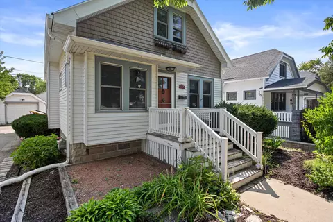6419 Vista, Wauwatosa, WI 53213