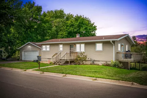 908 Spruce, La Crescent, MN 55947