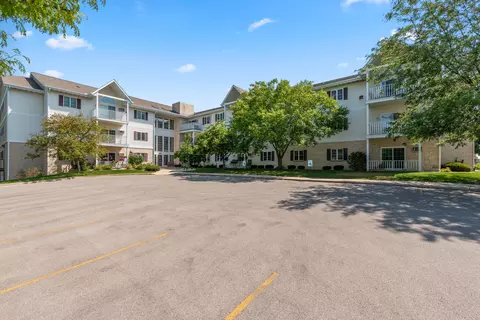 715 Canterberry #201, West Bend, WI 53090