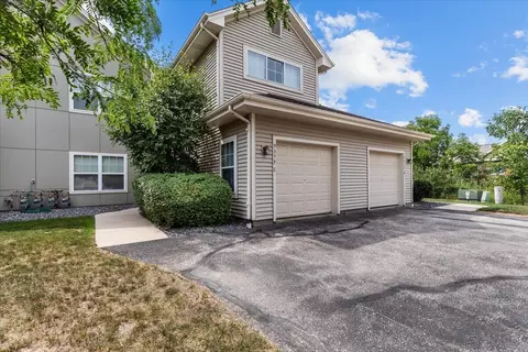 9375 S Cobblestone #C, Franklin, WI 53132