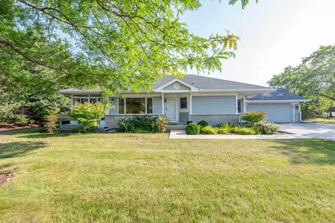 14017 W Waterford Sq, New Berlin, WI 53151