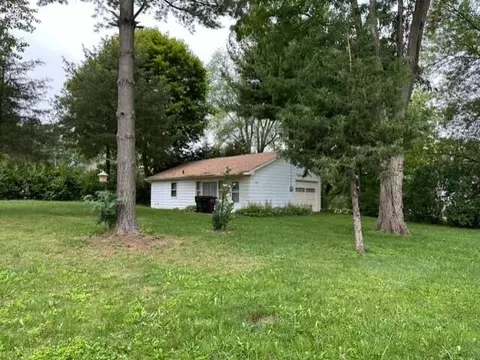 n1282 Maple Road, Bloomfield, WI 53128