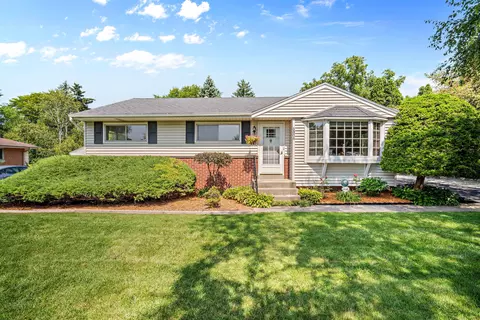 5806 W Calumet, Milwaukee, WI 53223