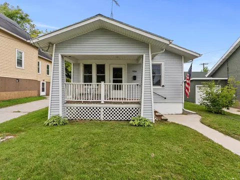 906 S 22nd, Manitowoc, WI 54220