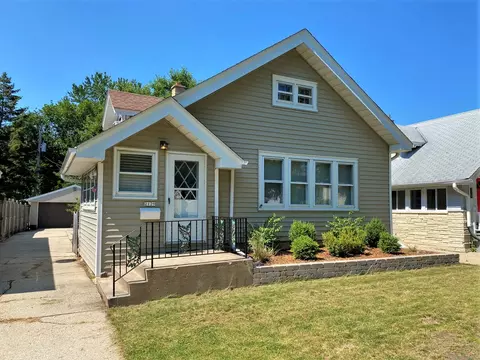 2129 N 66th, Wauwatosa, WI 53213