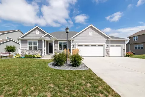 1085 Spruce, Oconomowoc, WI 53066
