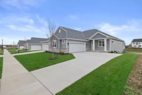 1566 Weston Rdg, Oconomowoc, WI 53066