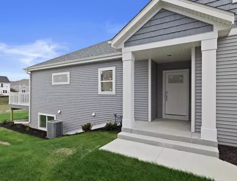 1568 Weston Rdg, Oconomowoc, WI 53066